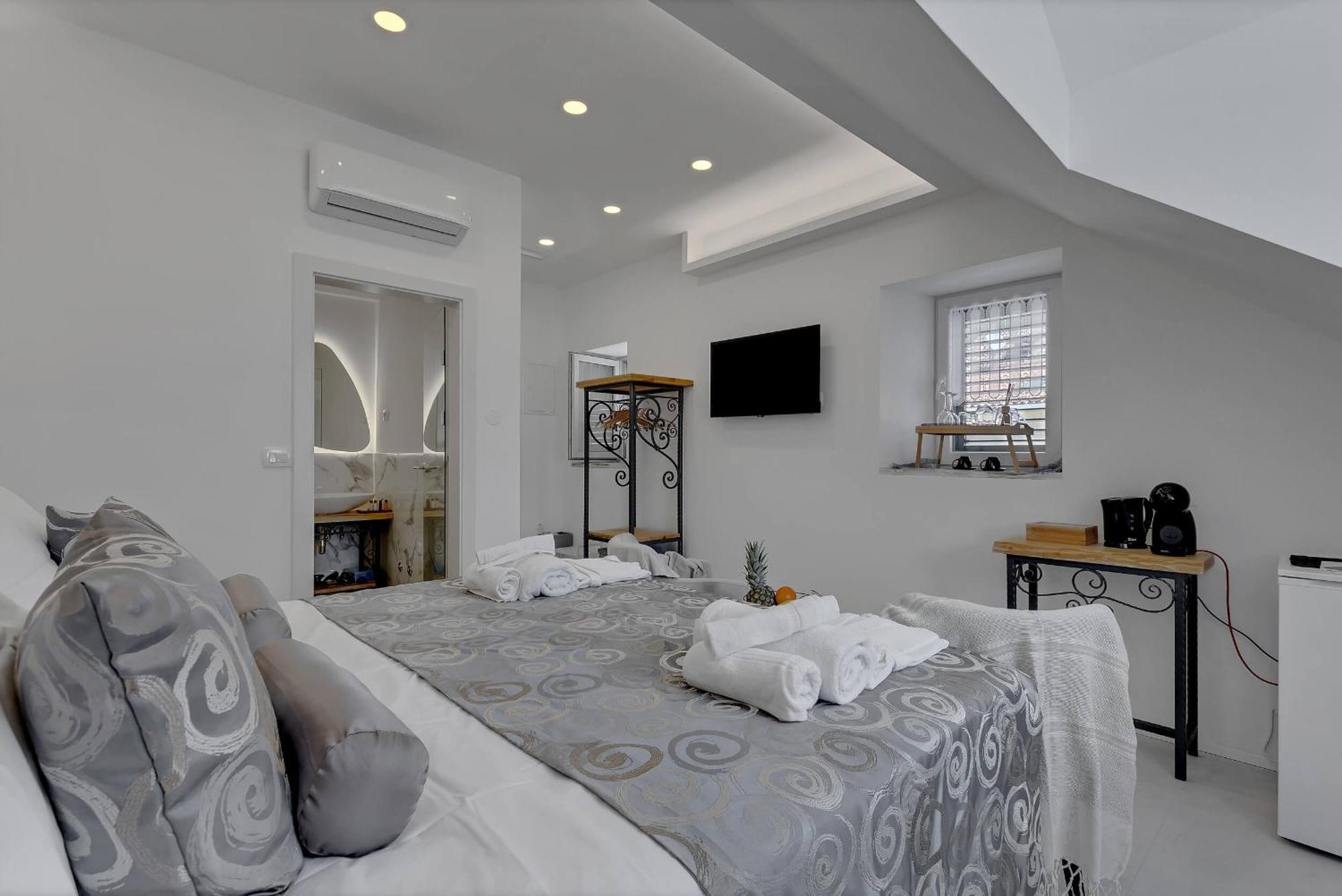 Luxury Rooms Palace B&B Makarska Exterior foto